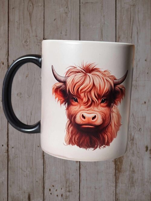 Magický hrnček s potlačou teliatko highlander